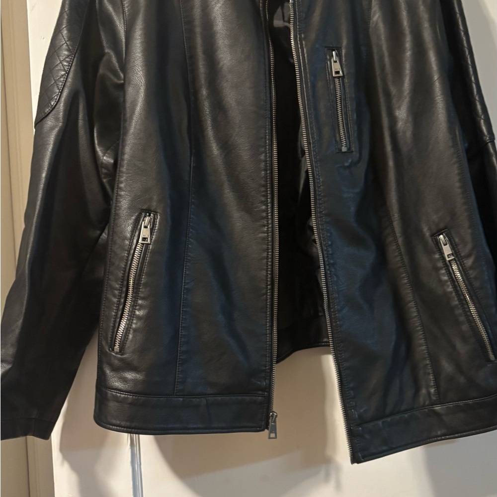 Levi's Black Bomber Jacket Sleek Varsity Style